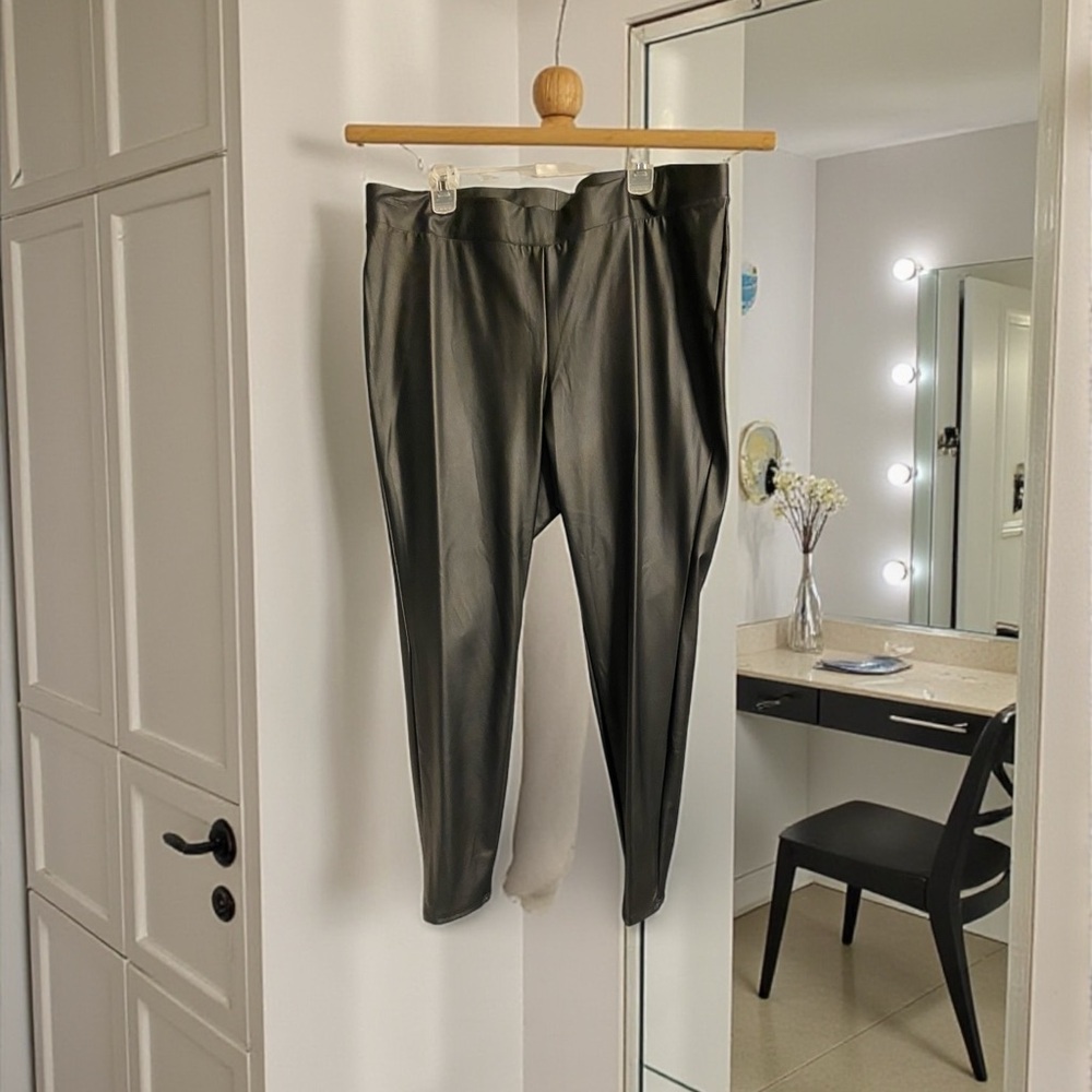 NWOT Torrid Black Faux Leather Leggings | Size 3 (22/24)